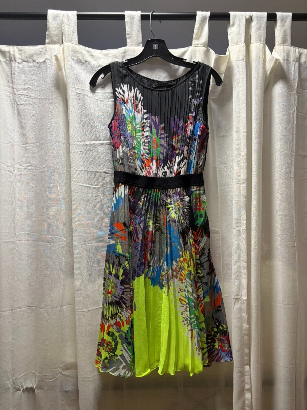 BCBG MaxAzria — Abstract Graphic Print Pleated Chiffon Fit & Flare Dress (XS)